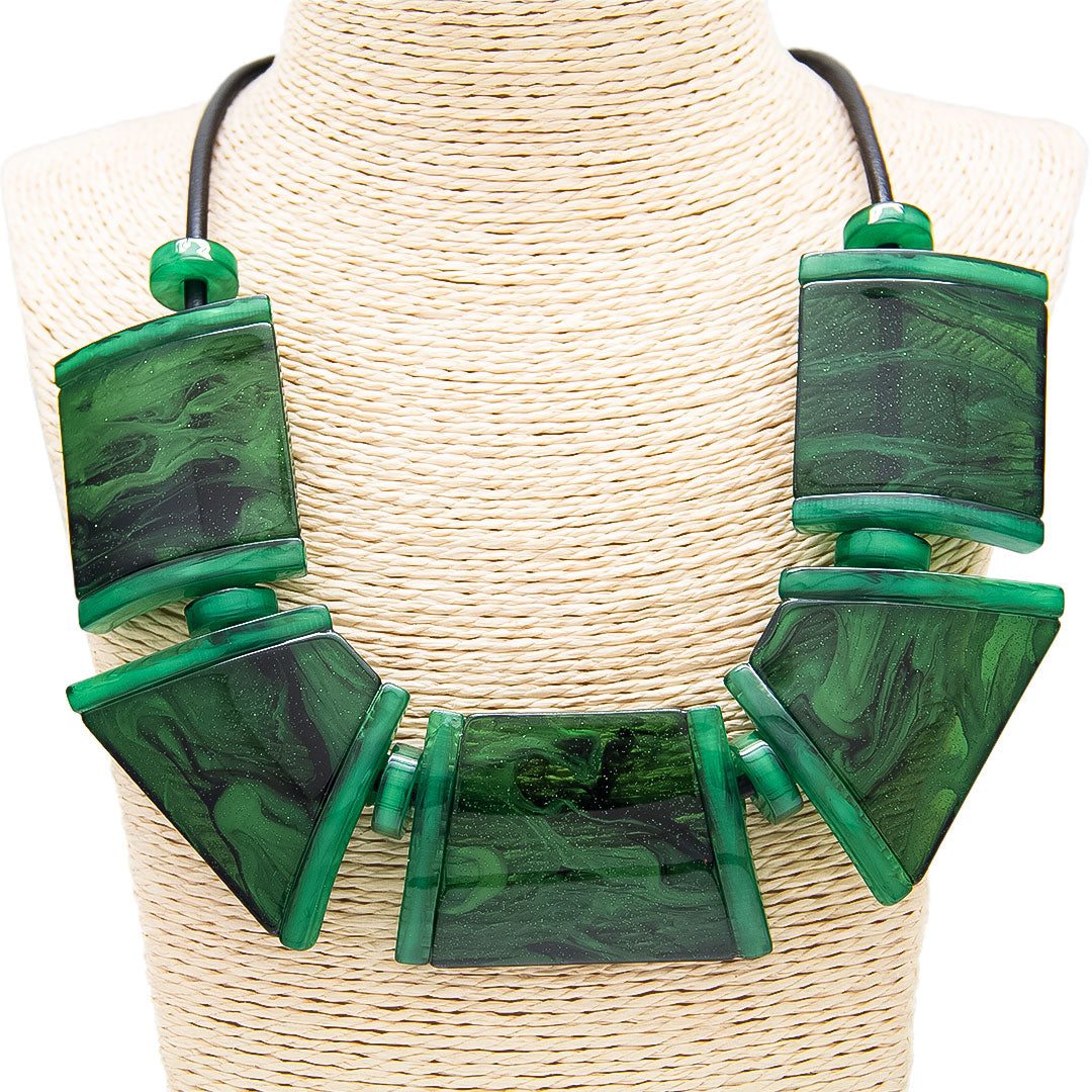 Collar geométrico con piedras marmoleadas - Verde