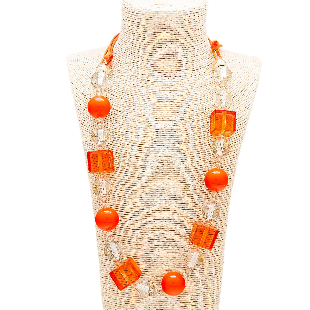 Collar de cuentas naranjas y transparentes