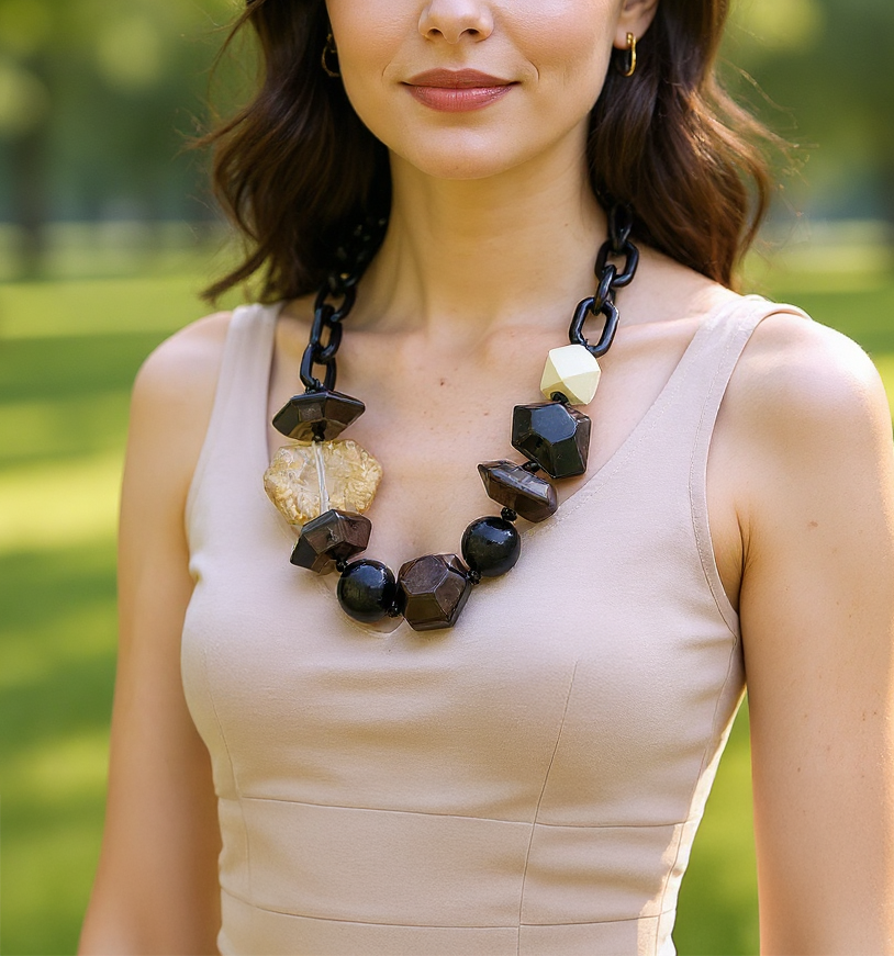 Collar de resina con cadena gruesa y cuentas - Negro