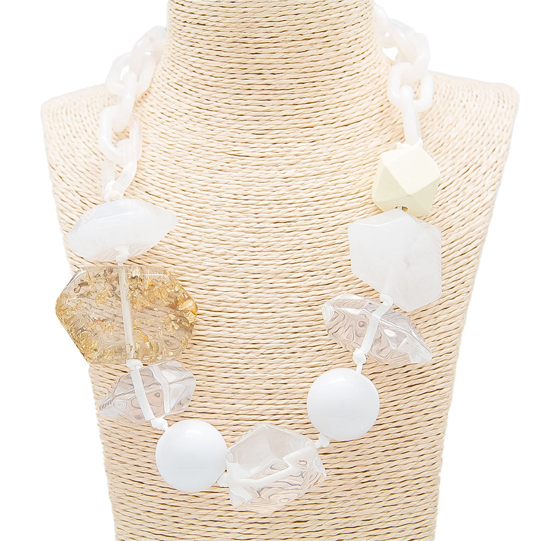 Collar de resina con cadena gruesa y cuentas - Blanco