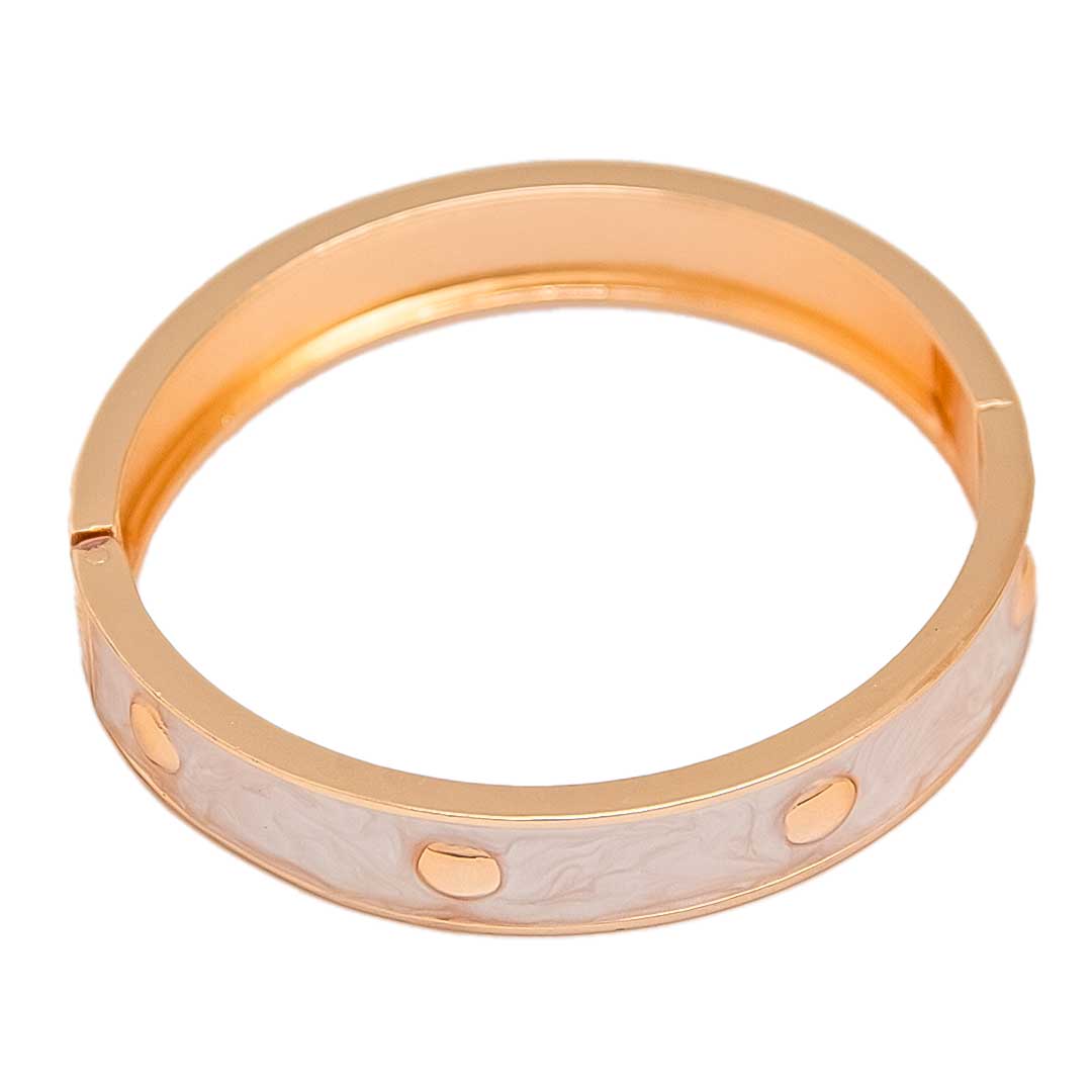 Pulsera rígida de oro rosa con diseño texturizado y tachuelas - Blanco