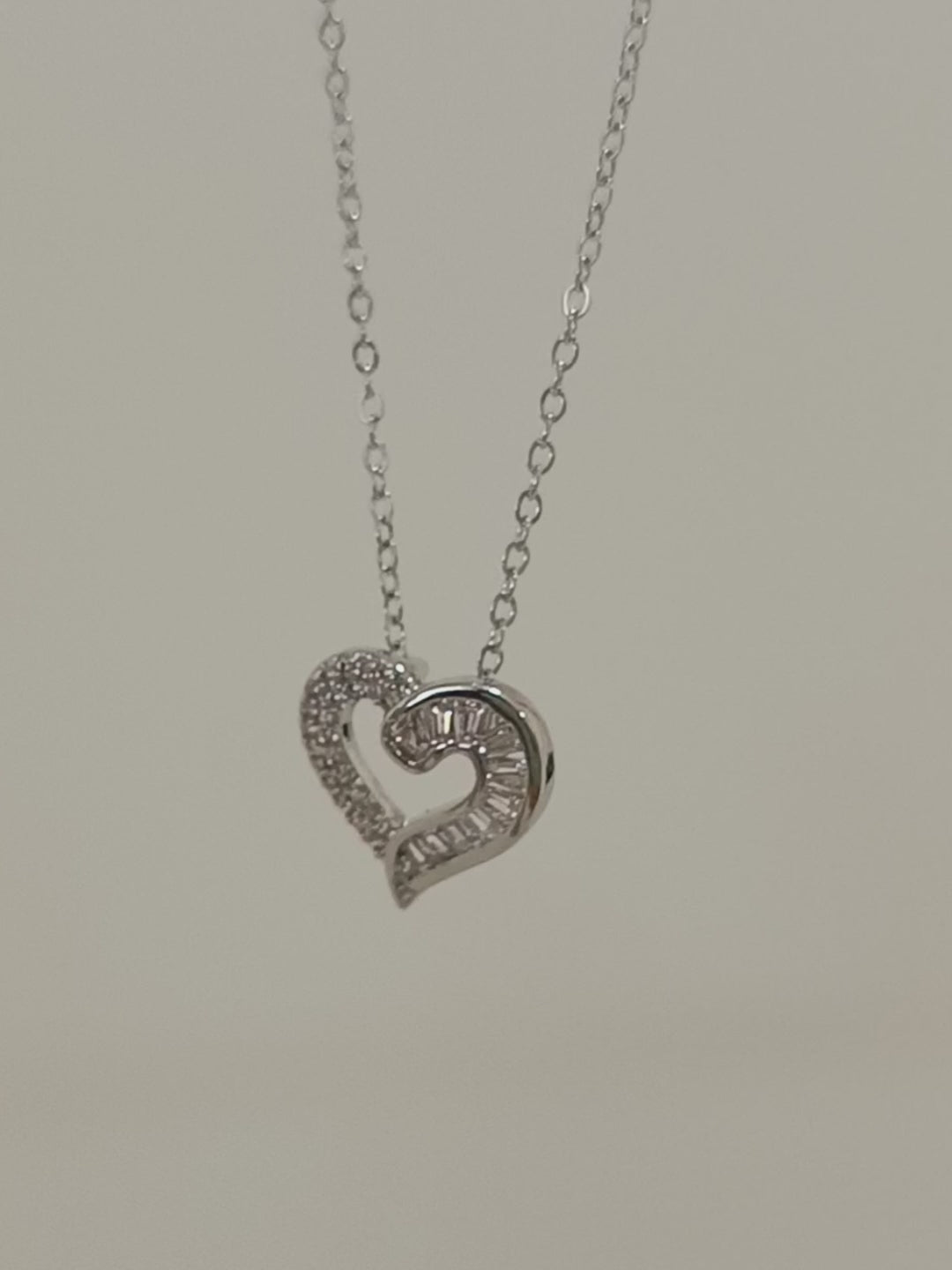 Collar Corazón Entrelazado